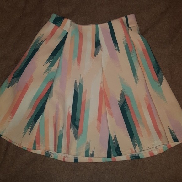 Decree Pink Geometric Skirt and Tank Top Set - Picture 9 of 13